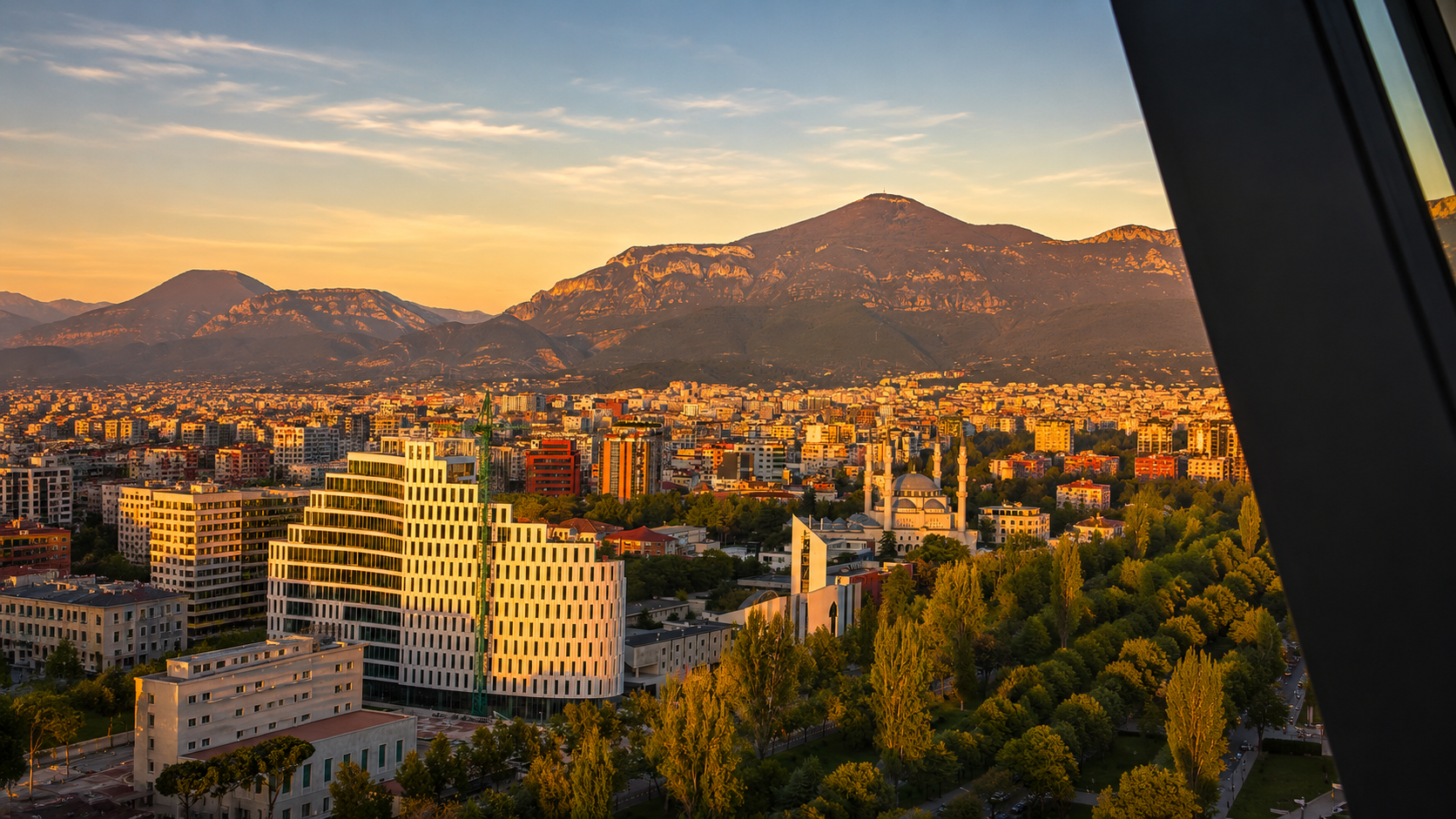 Tirana: gratitudine vera, città da dimenticare