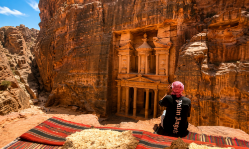 Petra. E improvvisamente tutto il resto fa meno rumore